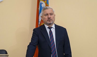 Евгений Солнцев впервые отчитался перед депутатами Заксобрания